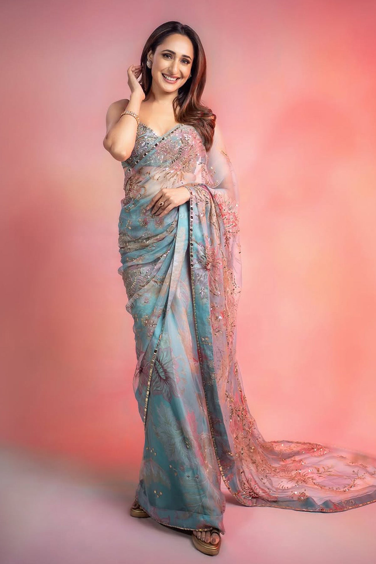 Pragya jaiswal in aiza saree