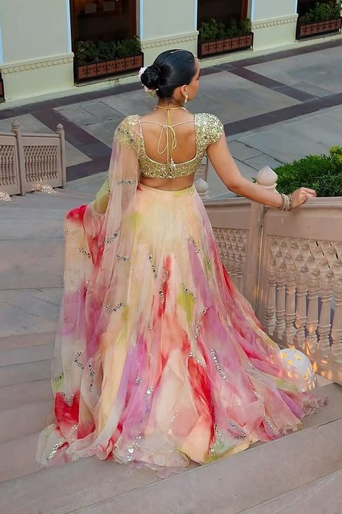 Vishakha Holsambre in Habnoor