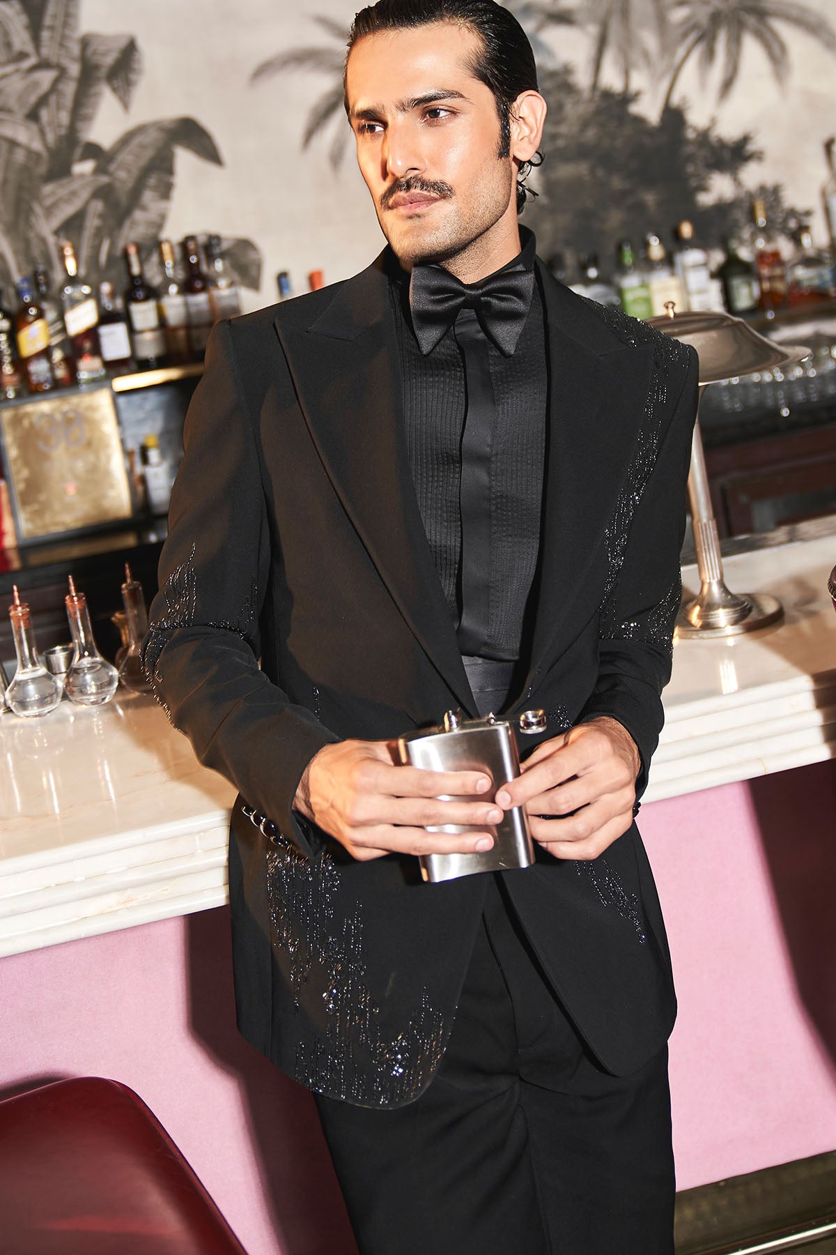 Noir Rhythmic Peak Lapel Tuxedo Set