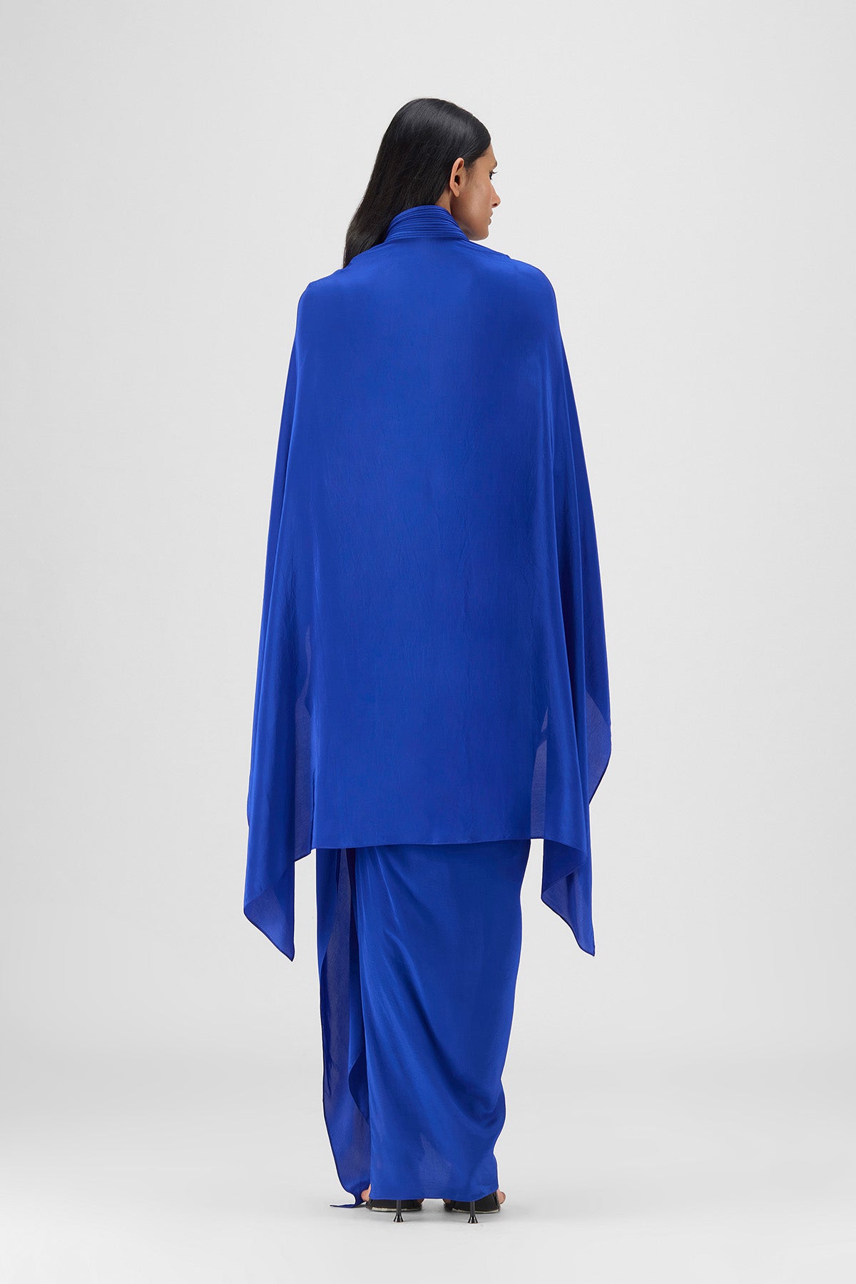 METALLIC STRUCTURED CAPE SET