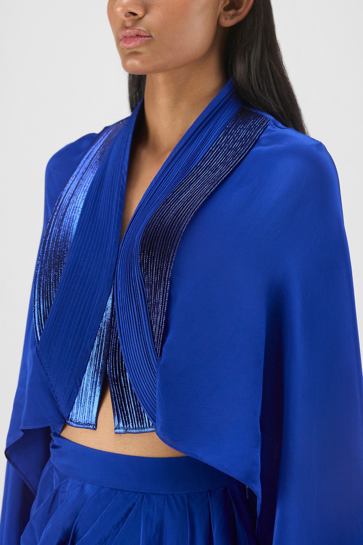 METALLIC STRUCTURED CAPE SET