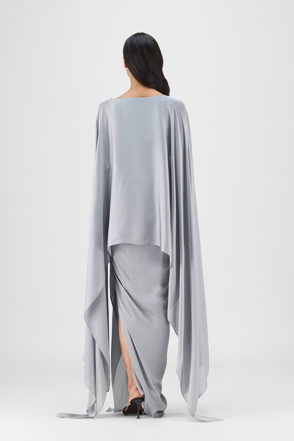 METALLIC FLUID CAPE SET