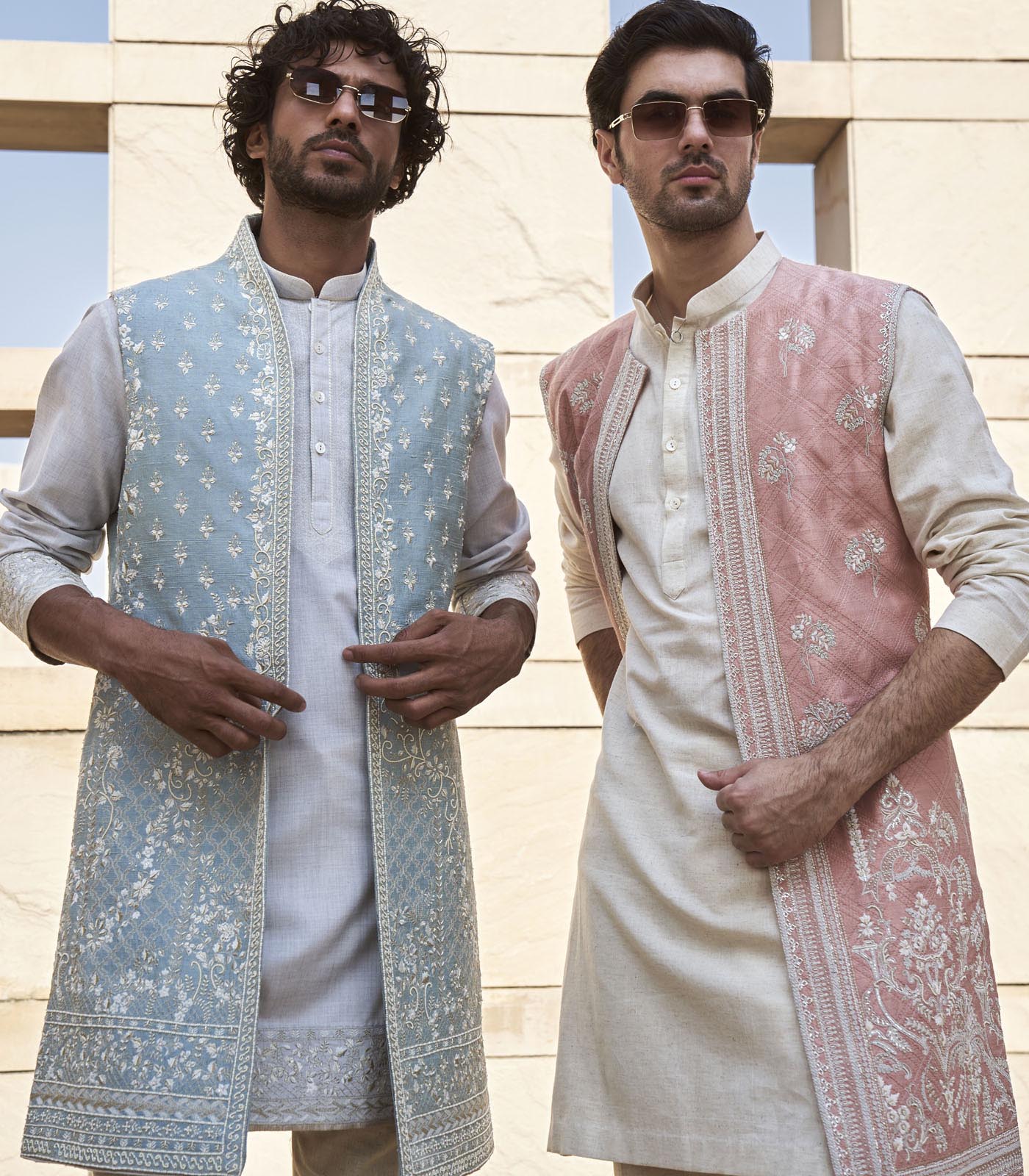 ROSE CREEPER WITH FLORAL BUTTIS BANDI