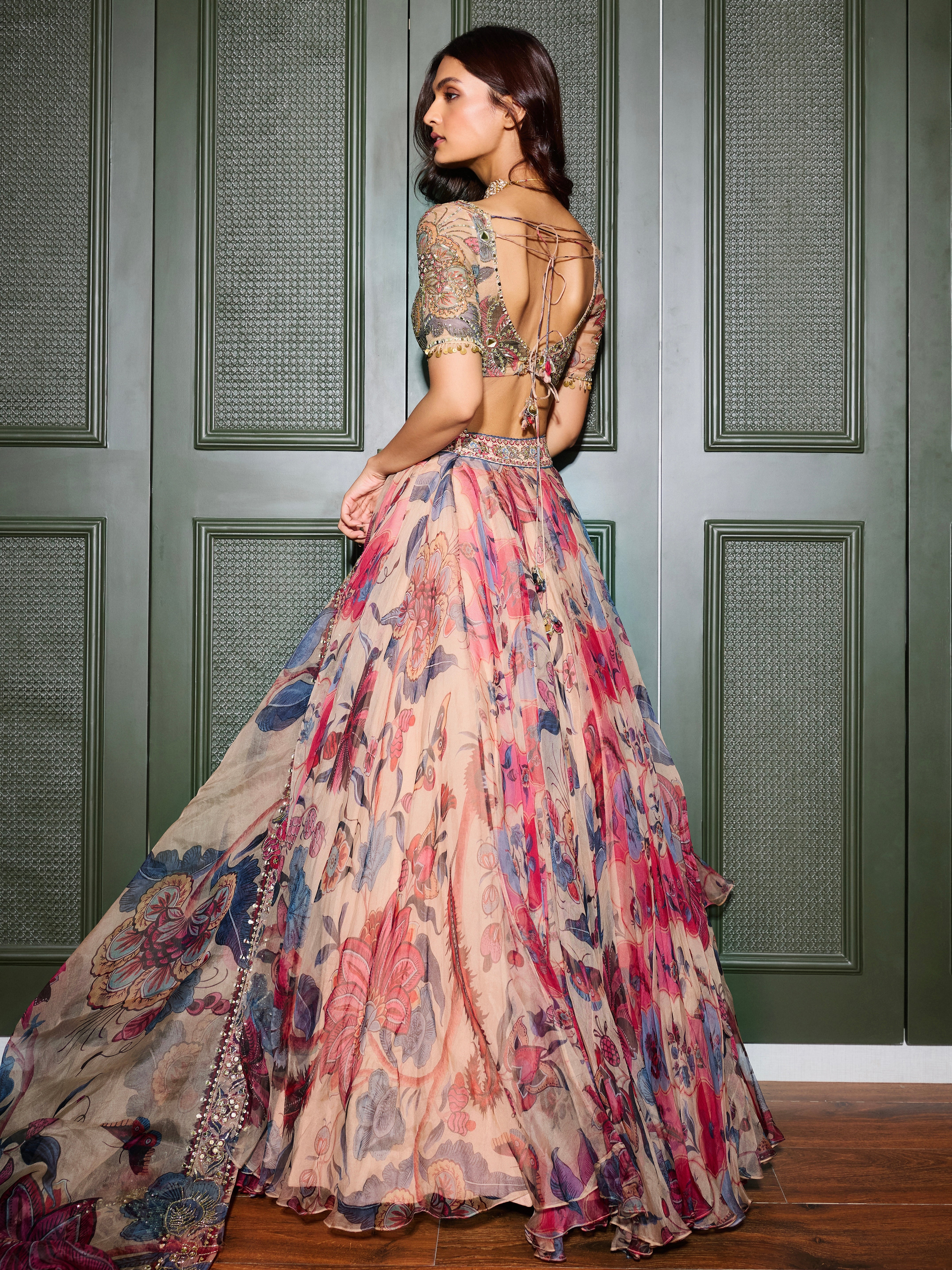 Anshula Kapoor in Ruya