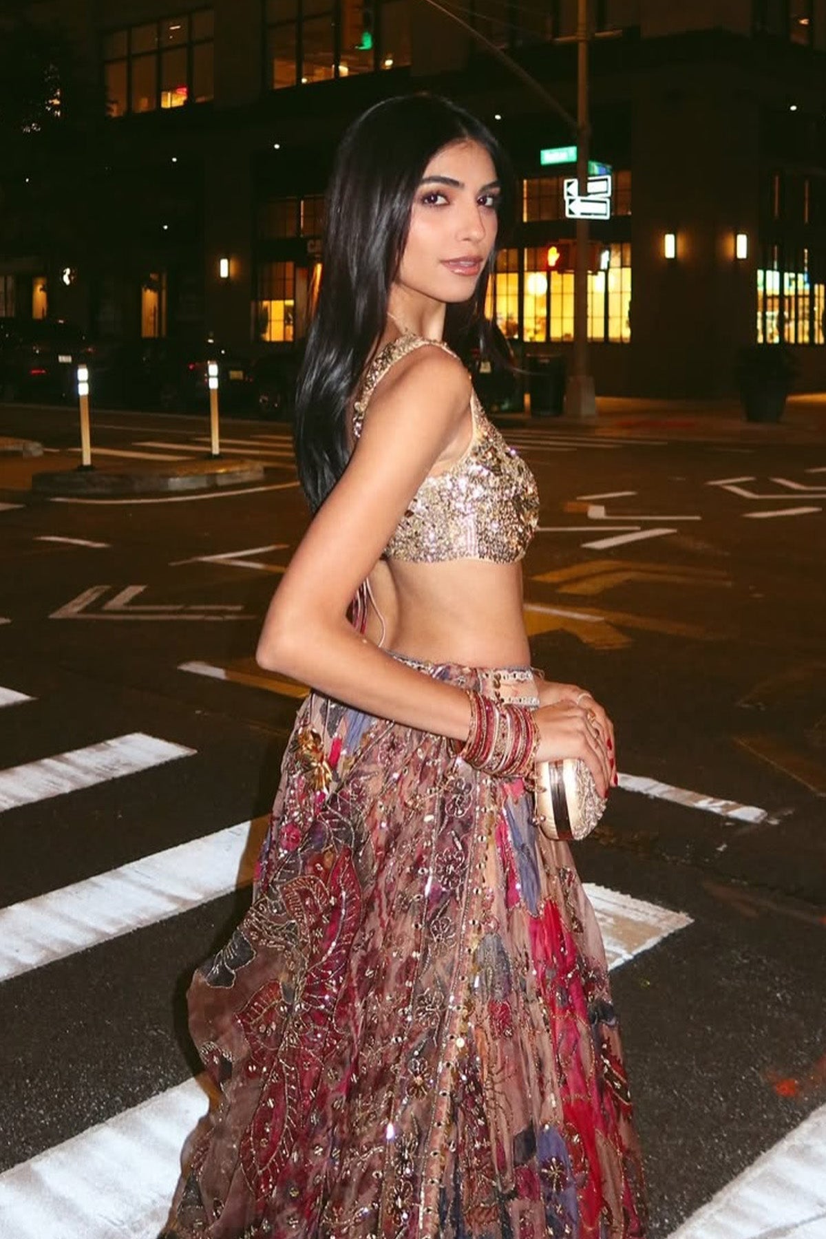 Ashna Grey in Suha