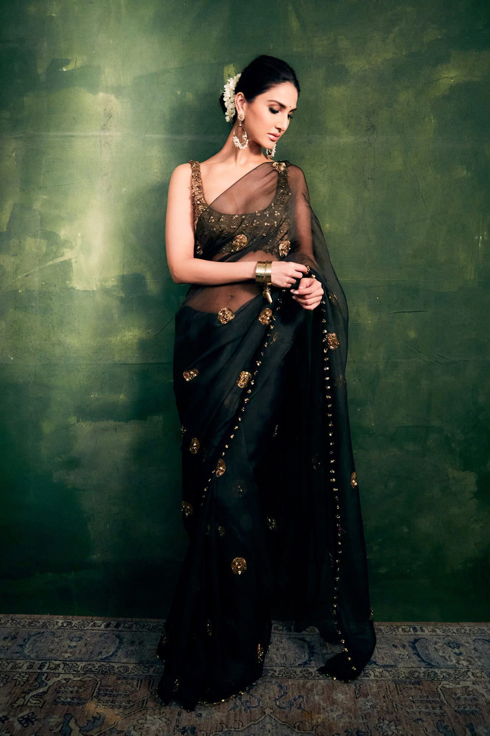 Vaani Kapoor in Black Ghunghroo saree