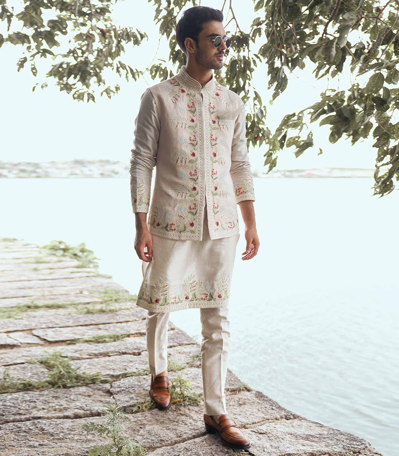 IVORY THREAD WORK BANDI SET