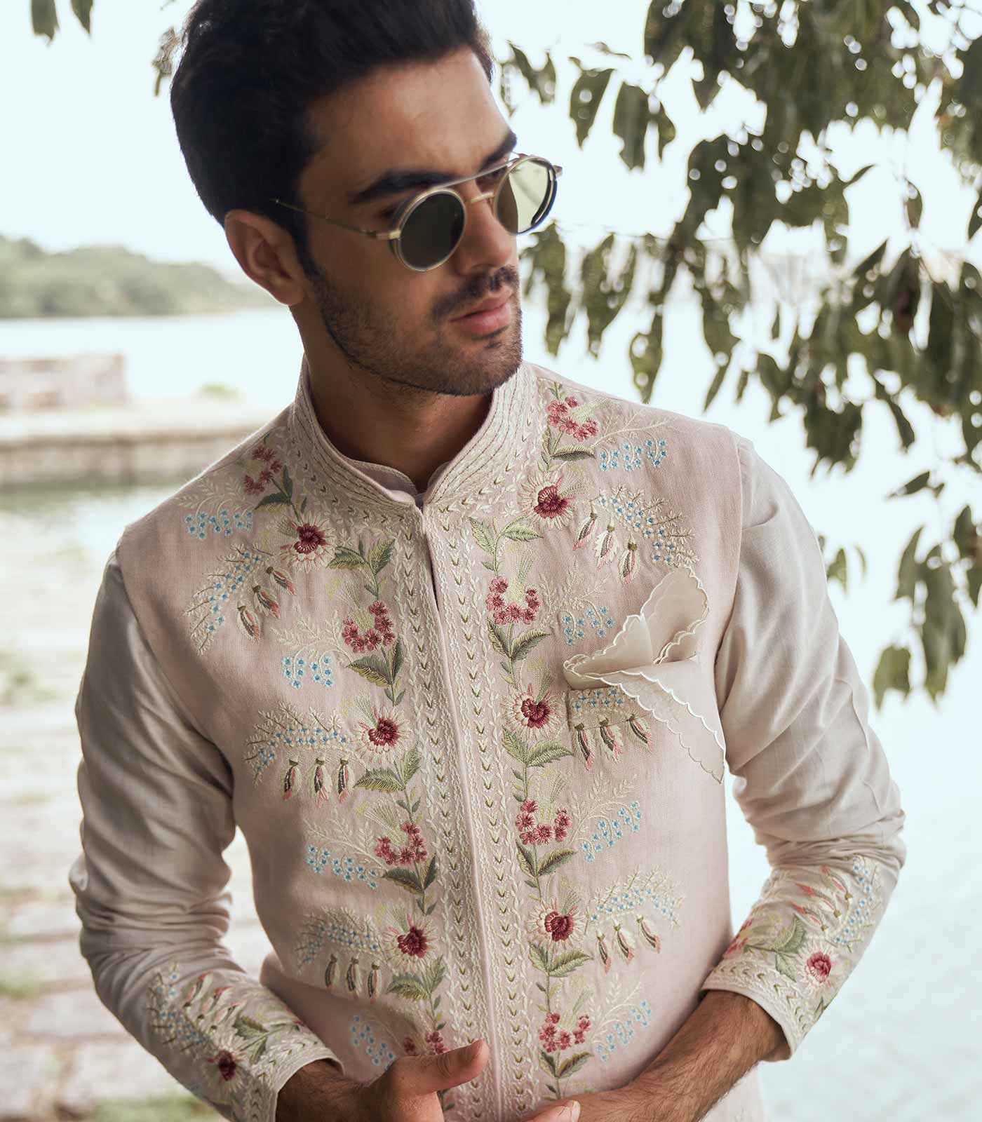 IVORY THREAD WORK BANDI SET