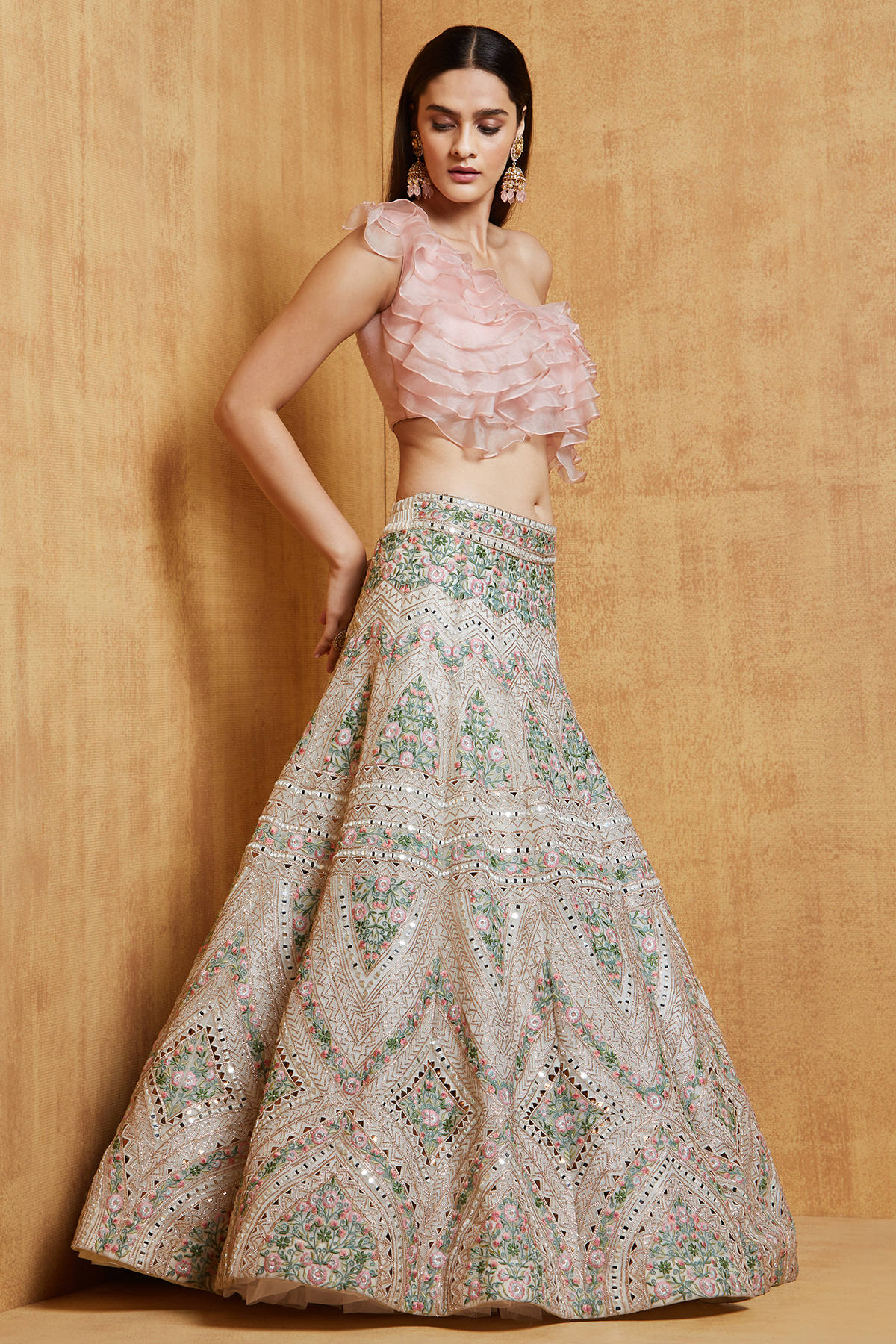 LIZA WITH RUFFLE TOP