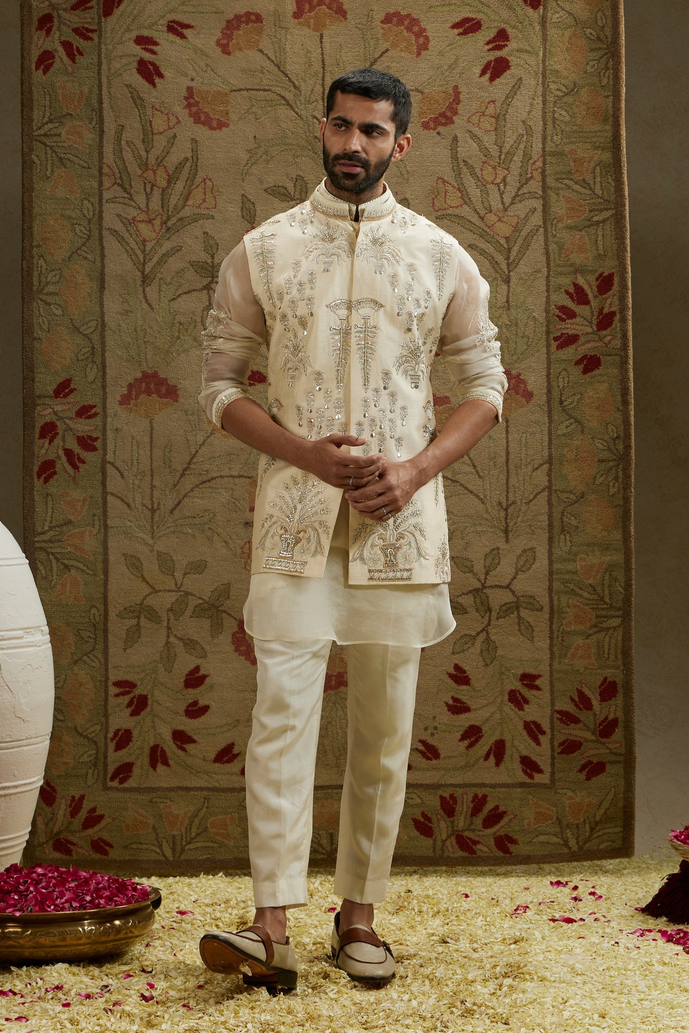 MAGNOLIA EMBELLISHED BUNDI
