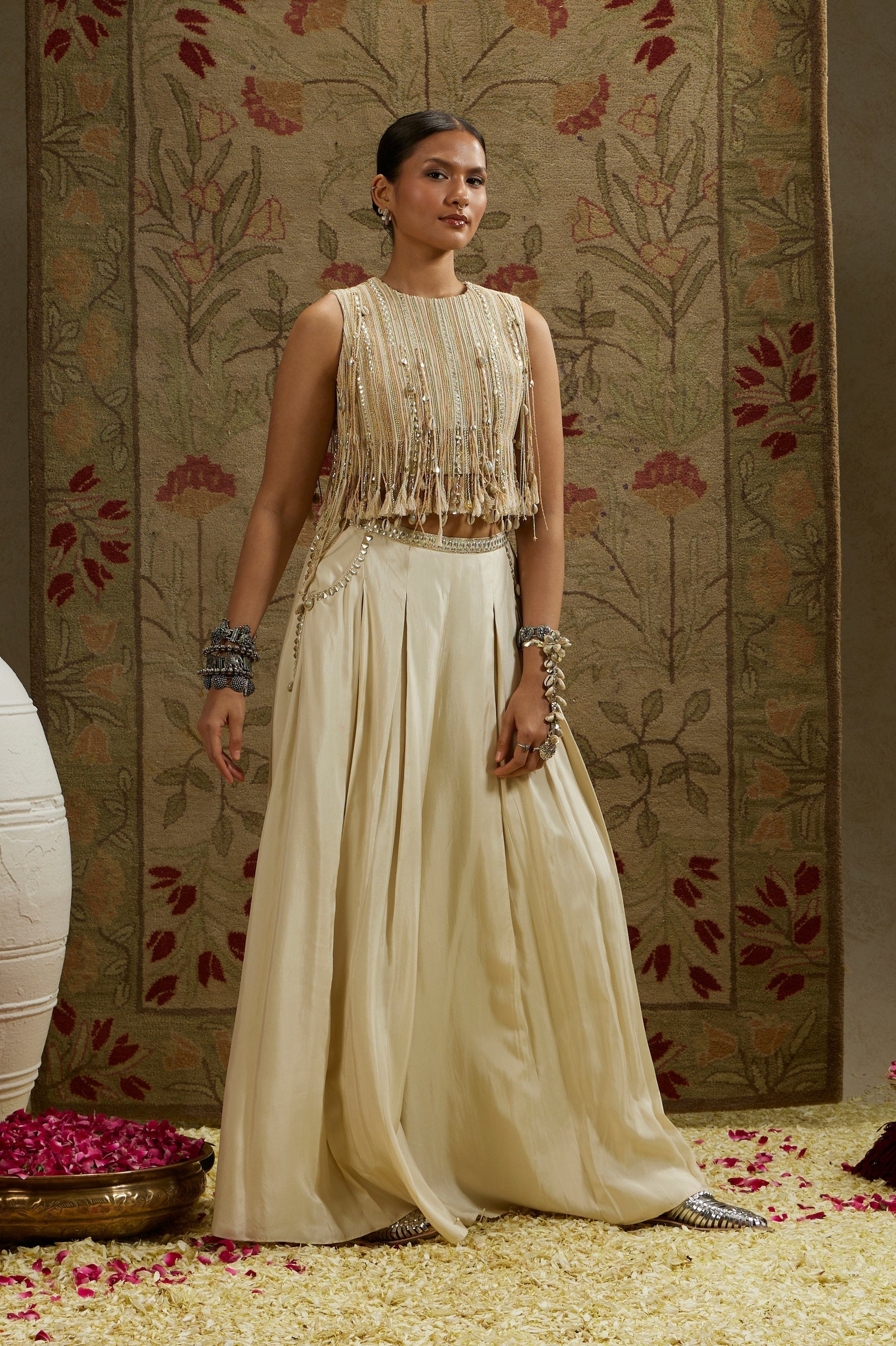 MAGNOLIA THREAD TASSEL CROPTOP PAIRED WITH PLEATED PANTS