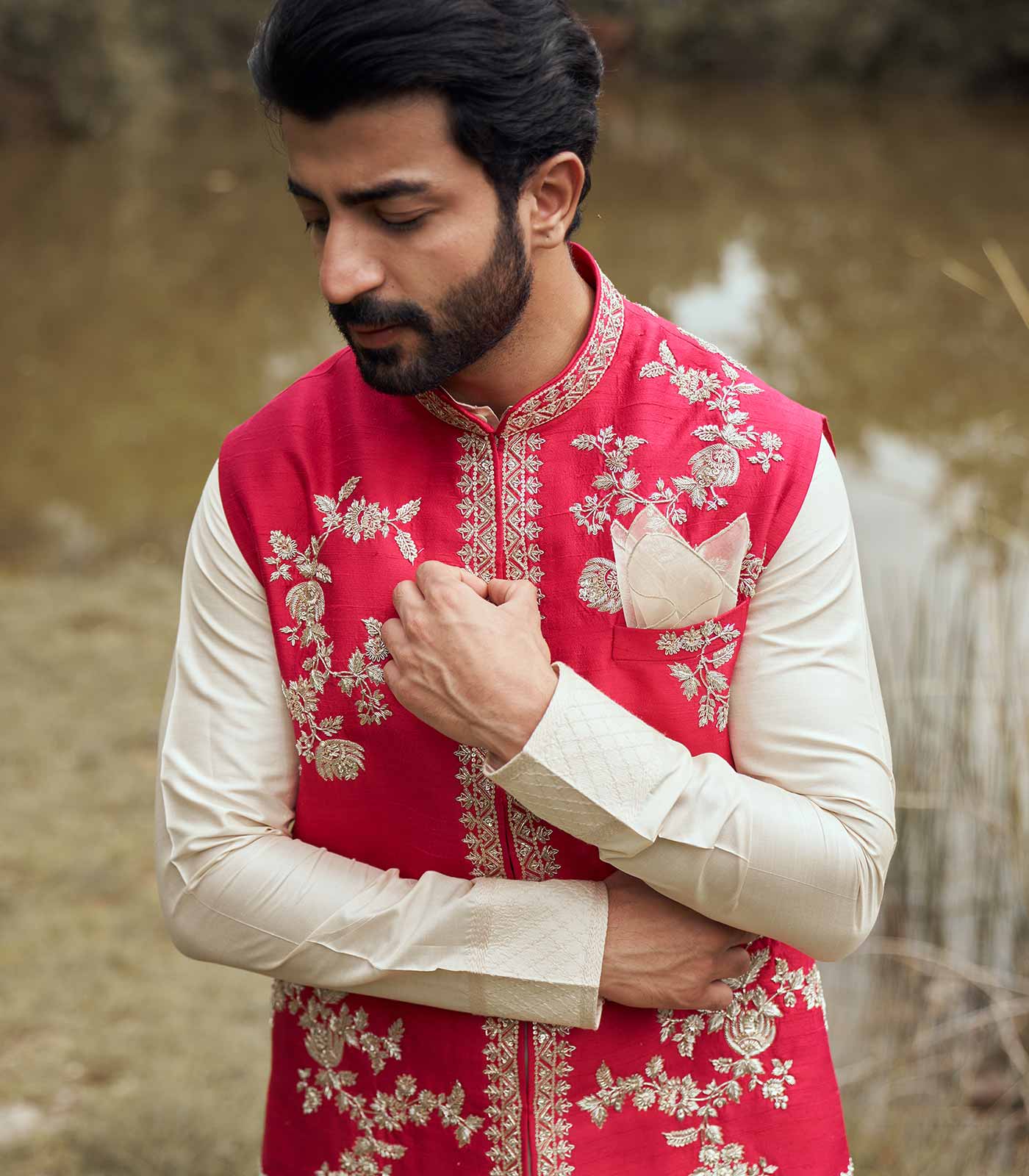 RED PLACEMENT ZARDOZI BANDI