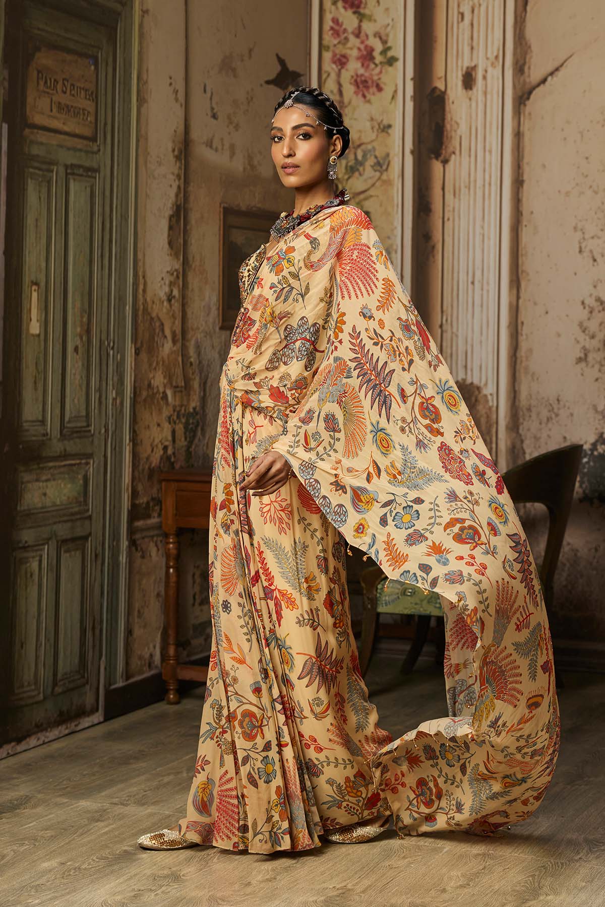 BEIGE PRINTED AND HIGHLIGHTED BLOUSE SKIRT SAREE SET