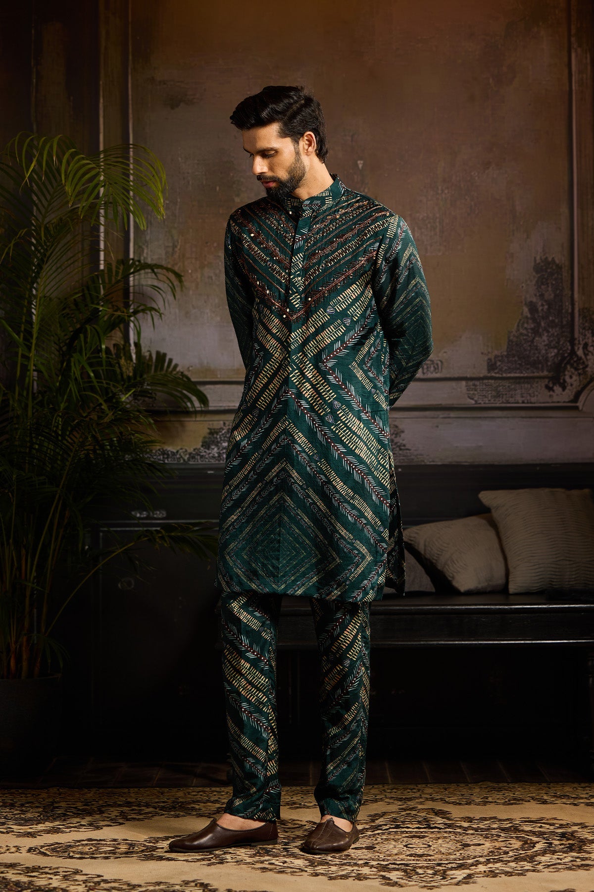 DARK GREEN CHEVRON PRINT KURTA PAIRED WITH PRINTED PANTS