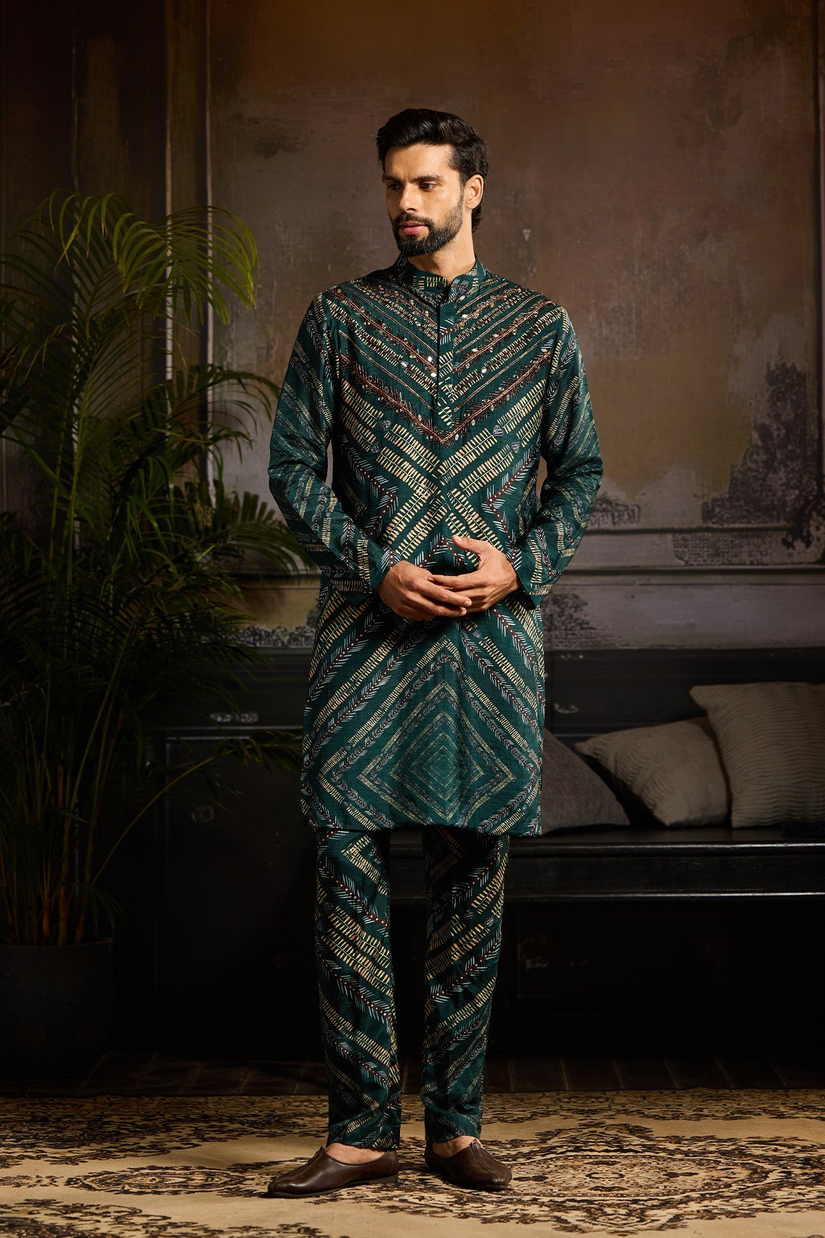 DARK GREEN CHEVRON PRINT KURTA PAIRED WITH PRINTED PANTS