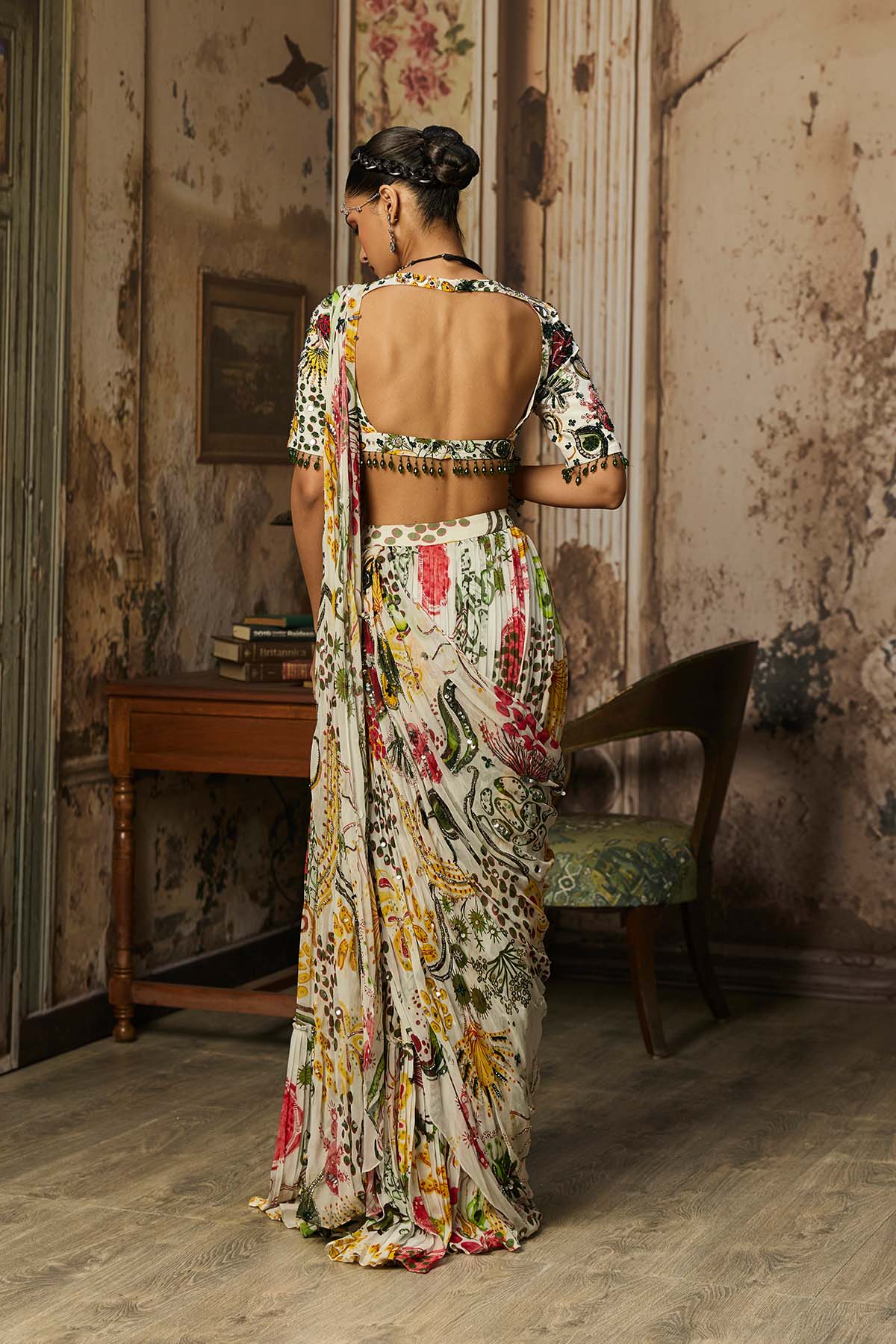IVORY PRINT AND HIGHLIGHTED TIERED SKIRT SAREE SET