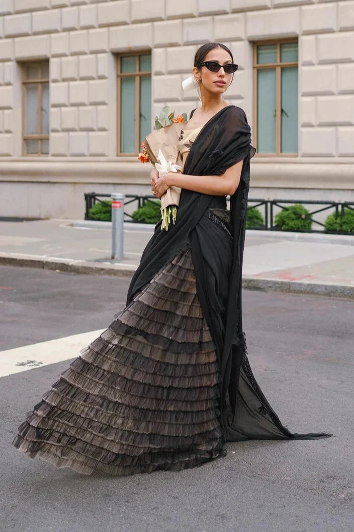 The little black bow sari