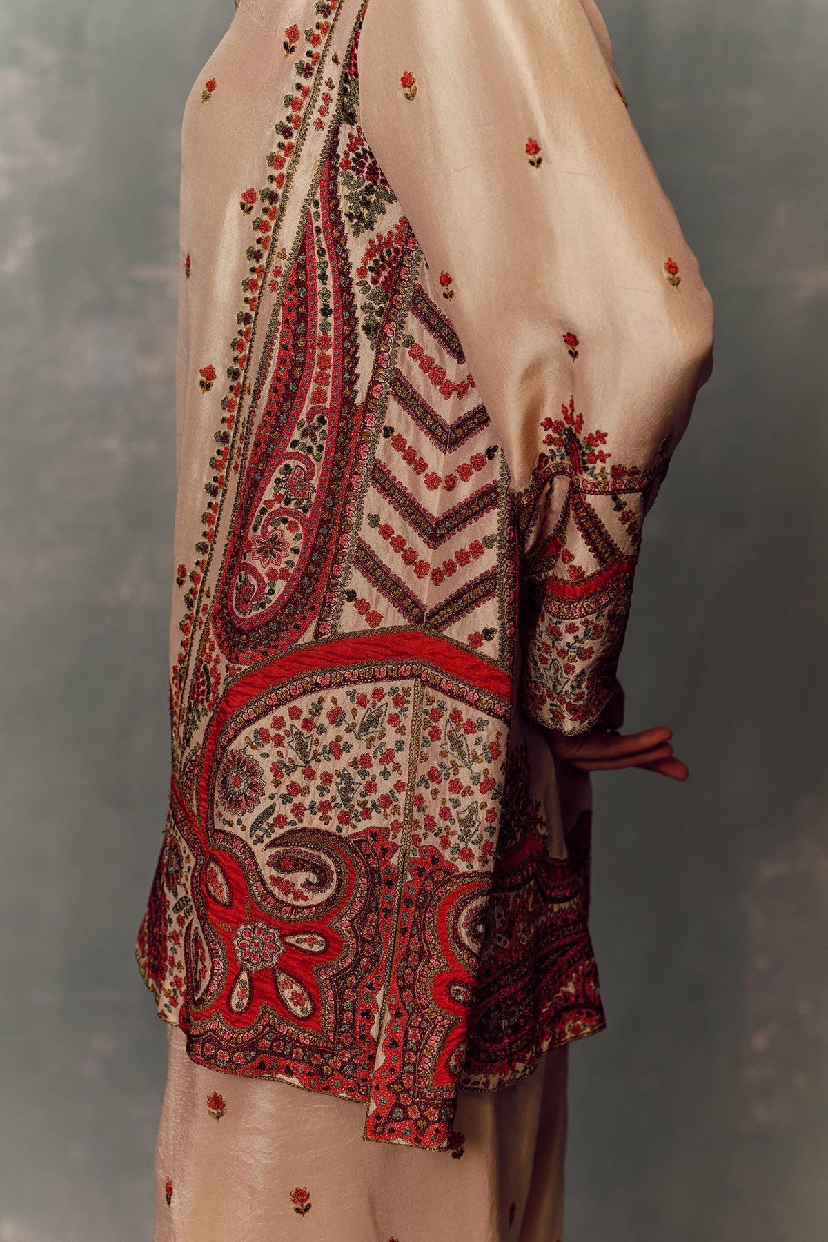 Kashida Lumière KURTA AND SALWAR SET