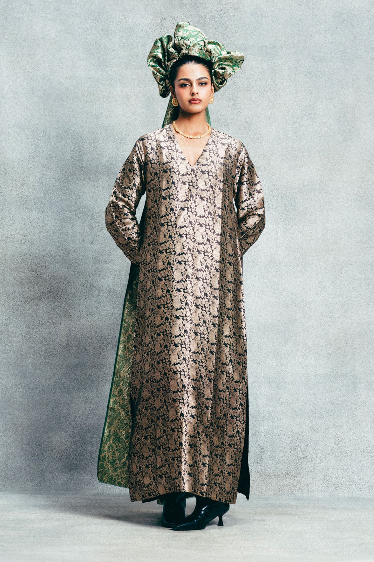 Handwoven Black & Gold Banarasi Kaftan 12
