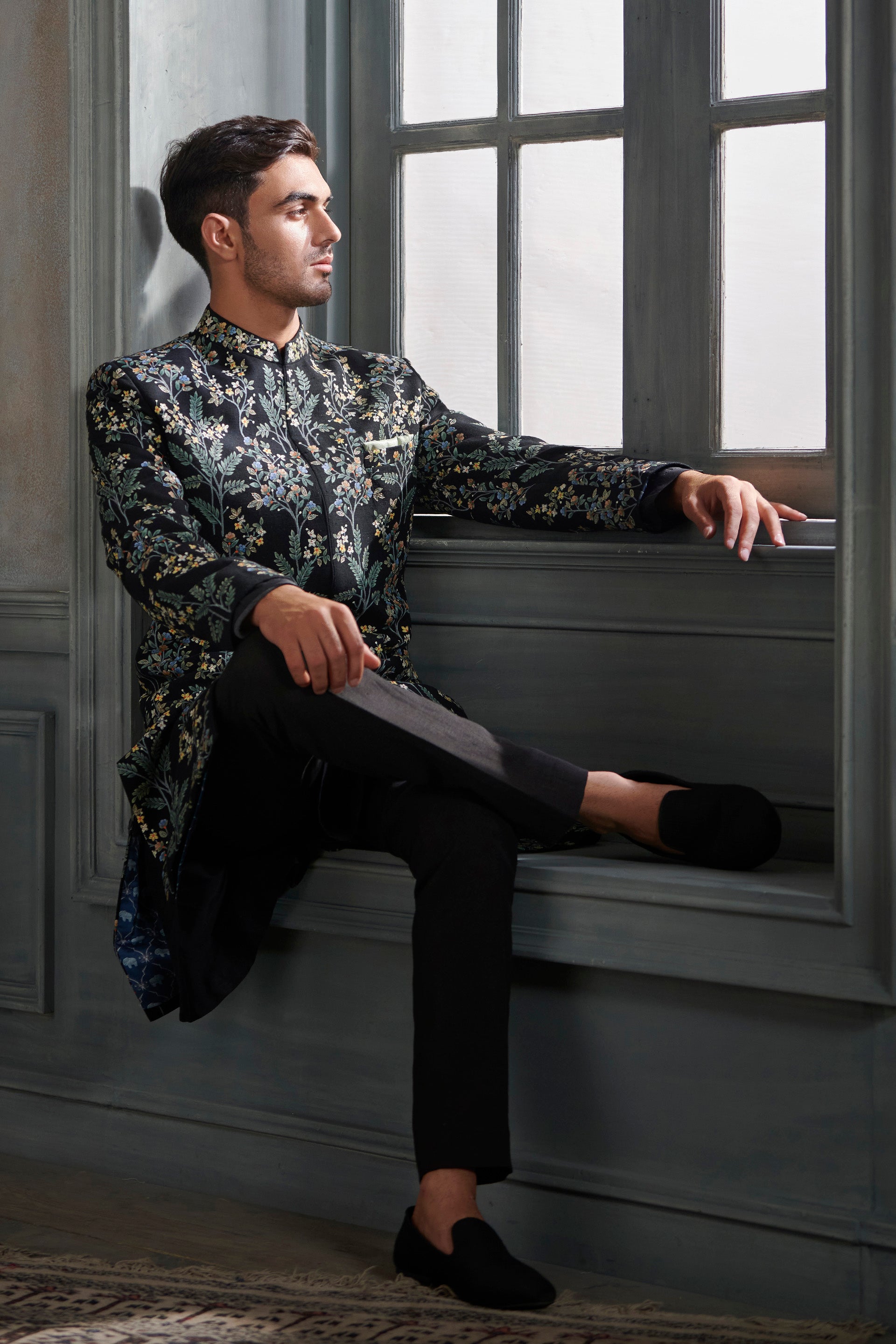 AAGNIV PICHHWAI SHERWANI – BLACK