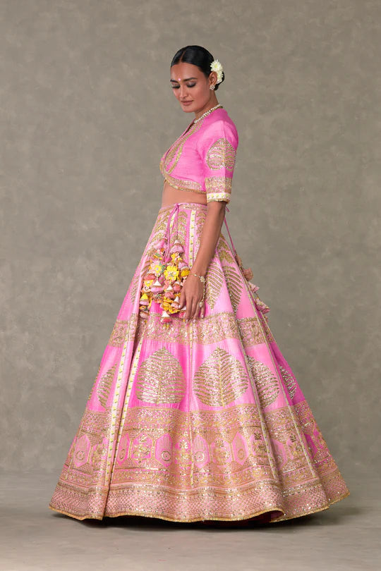 Barfi Pink ‘Paan-Patti’ lehenga With One Dupatta