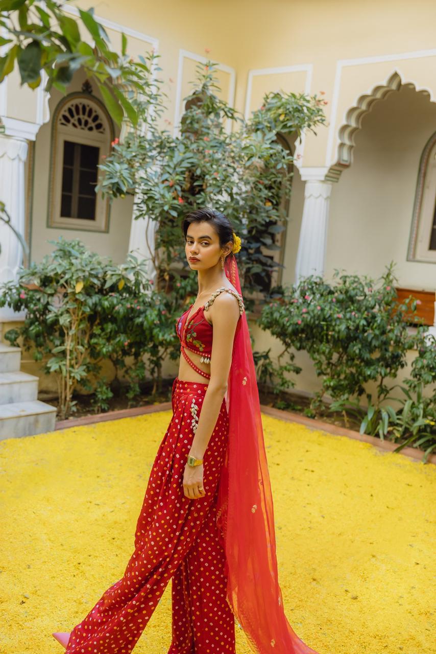 SEASHELLS AND RED BANDHINI SET