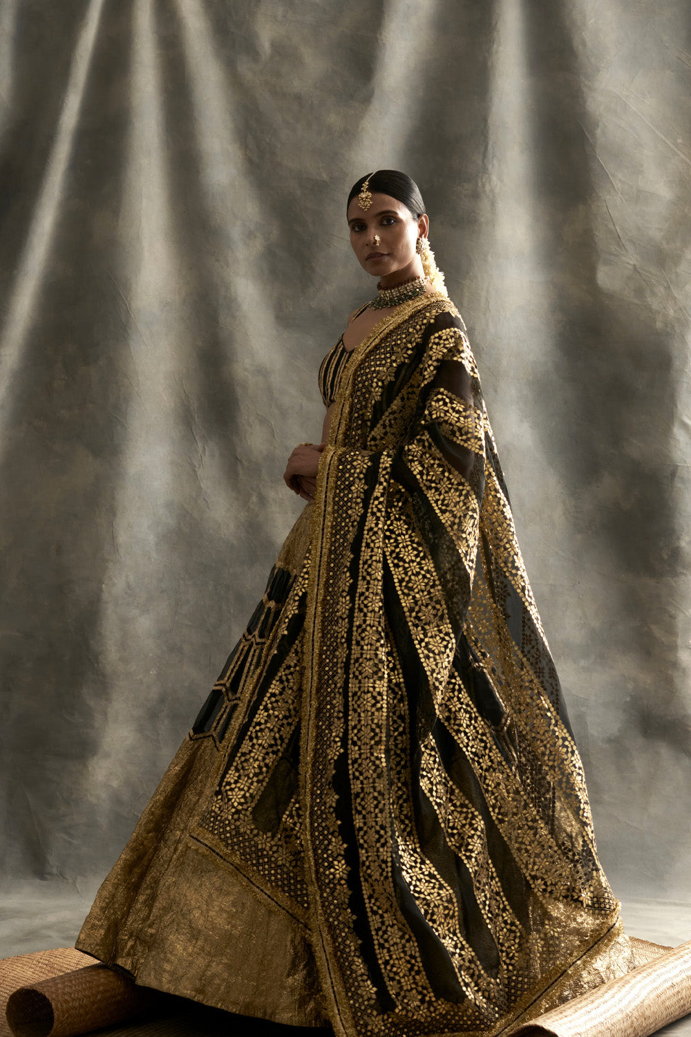 Hara Meena Kumari Kalidaar Lehenga Set