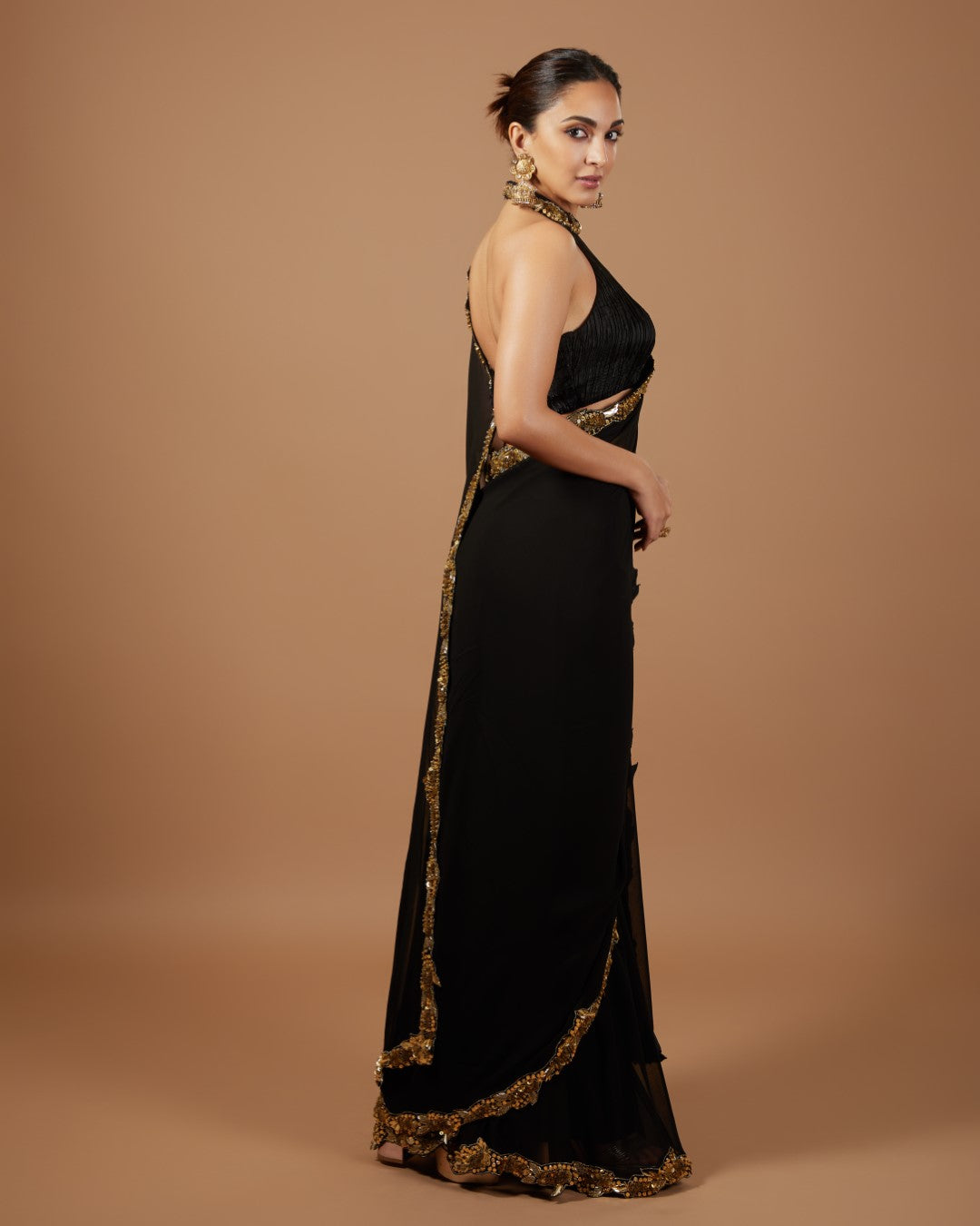 Kiara Advani in Black And Gold Saree Set