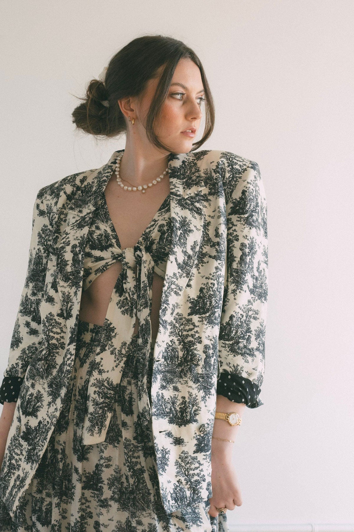 L'amour Tie-up Crop Top