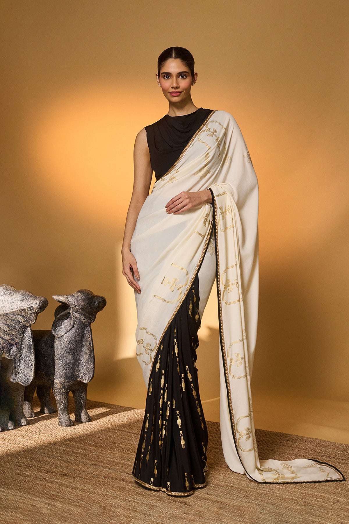 Black & White Tribal Pillar Saree