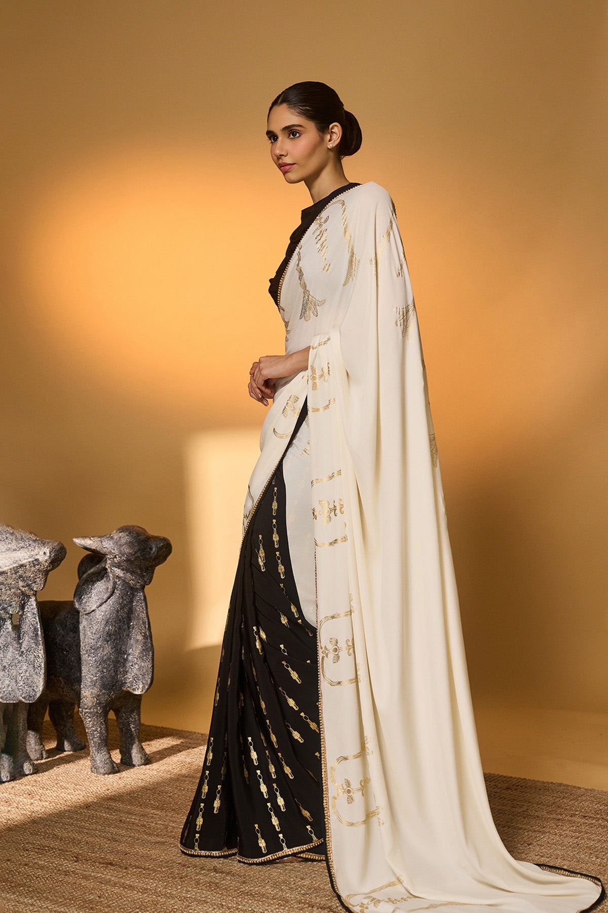 Black & White Tribal Pillar Saree