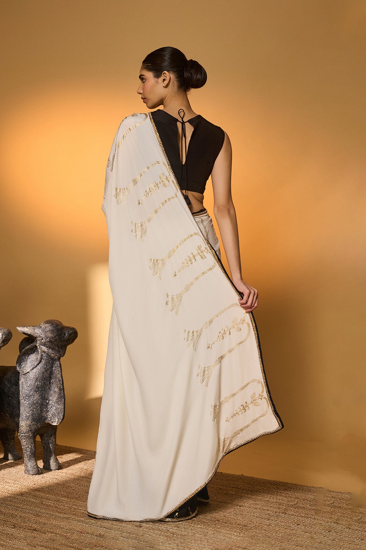 Black & White Tribal Pillar Saree