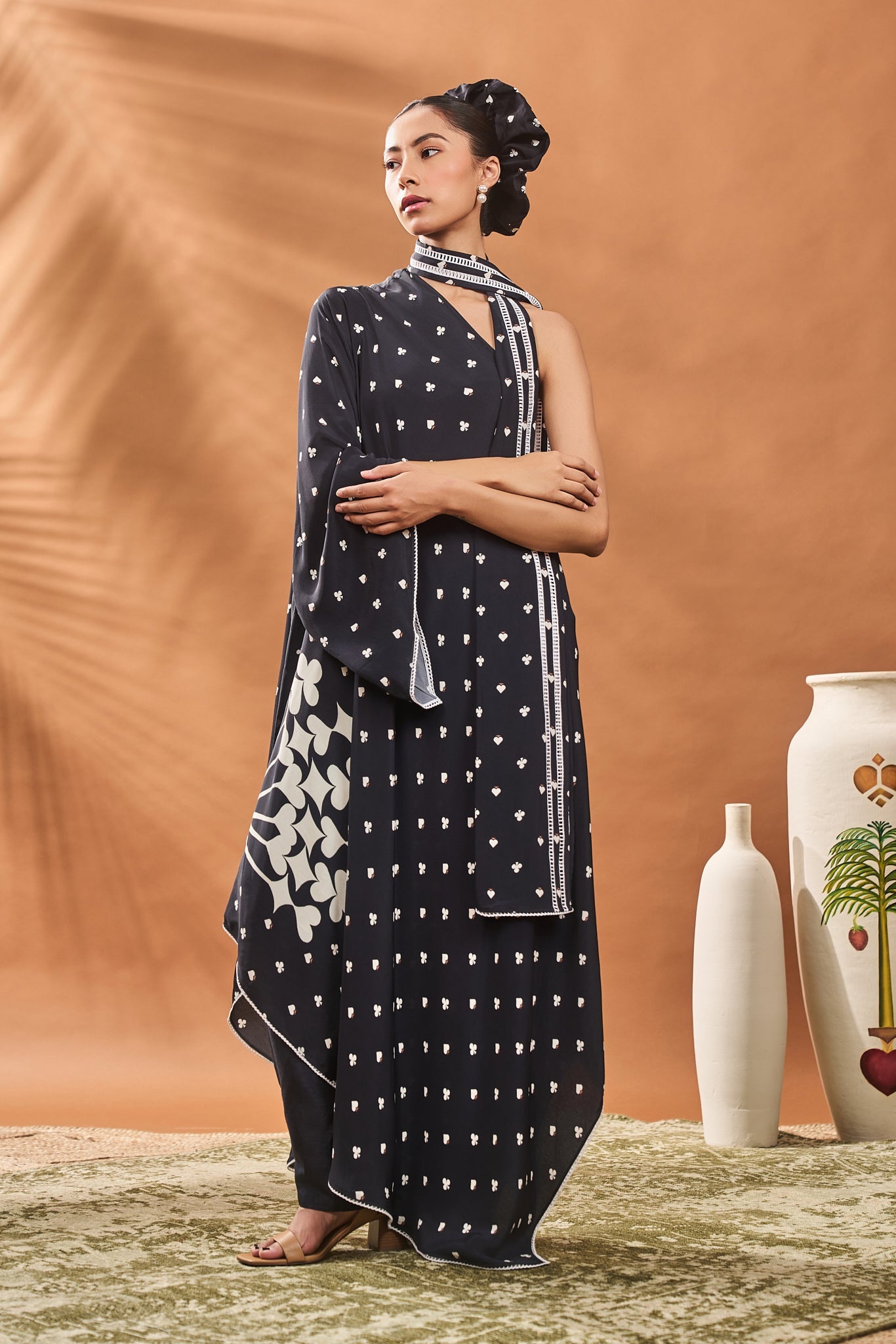 BLACK ALL FOURS ONE SHOULDER TUNIC SET