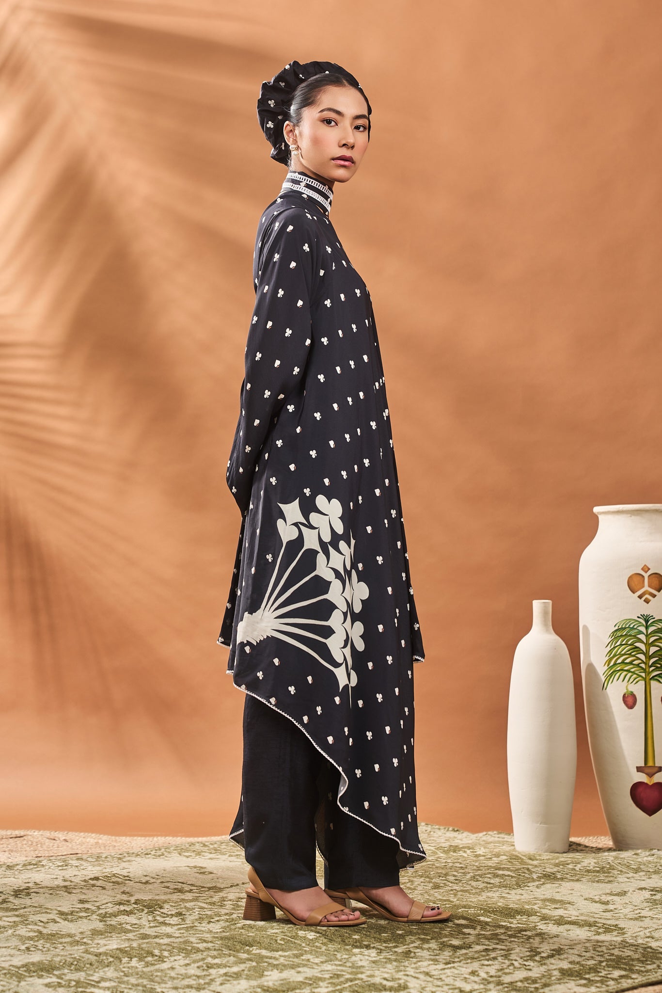 BLACK ALL FOURS ONE SHOULDER TUNIC SET