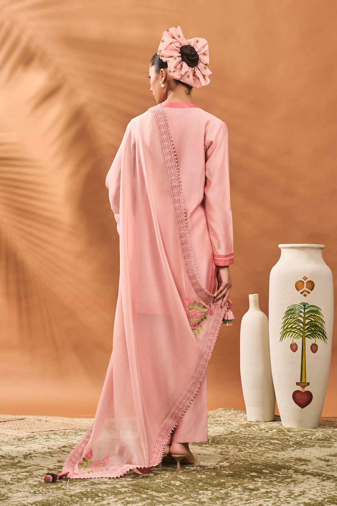 PINK MEADOW MOVES SKD