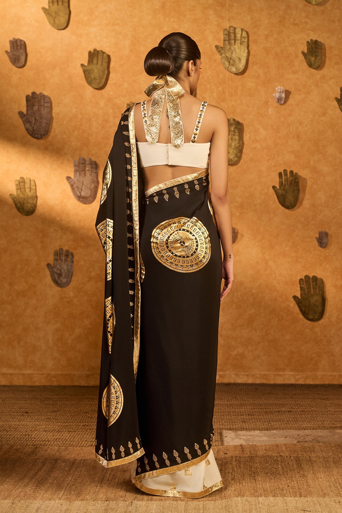 Black & White Moon Fish Saree