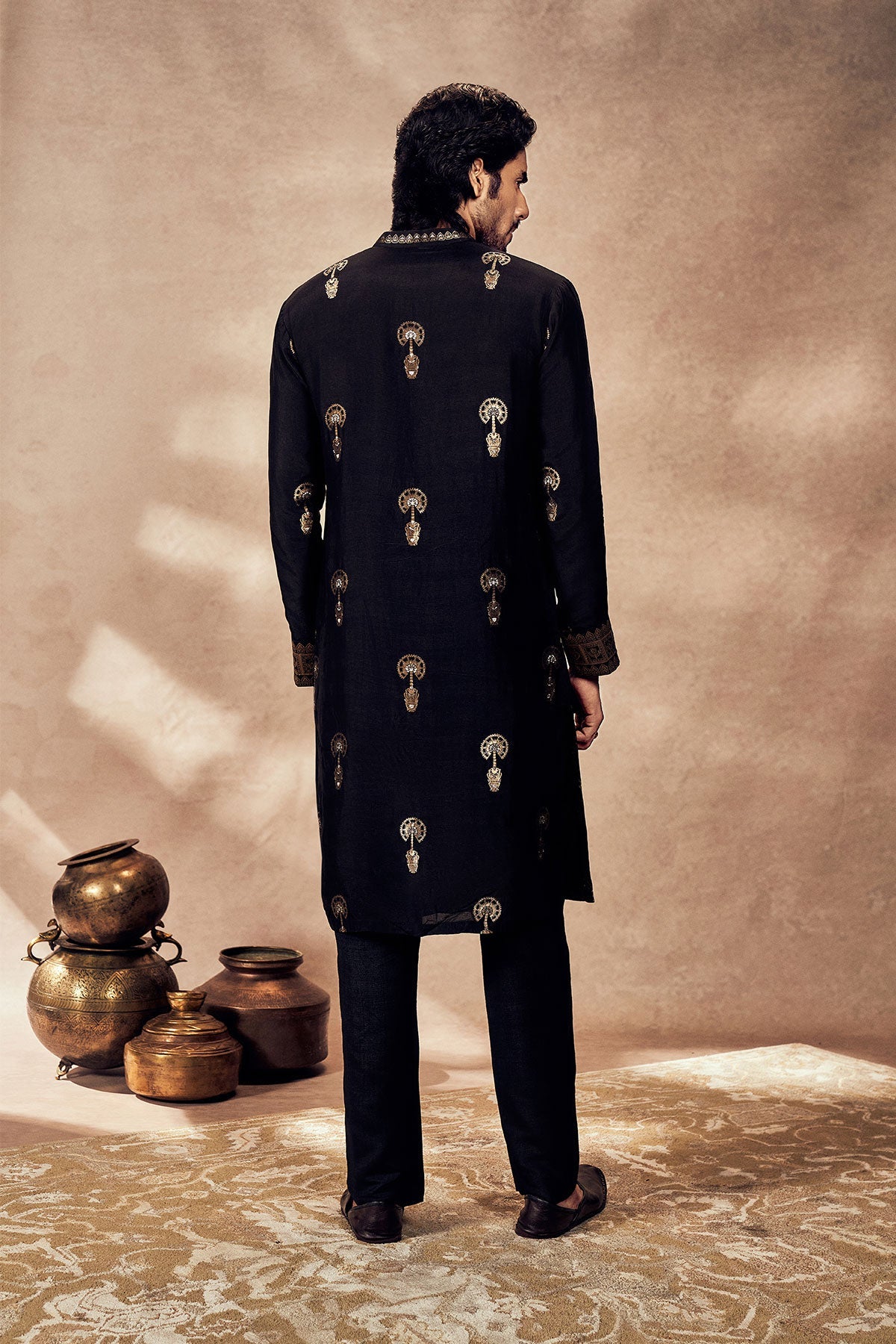 Black Traveller's Palm Jacquard Kurta With Pants