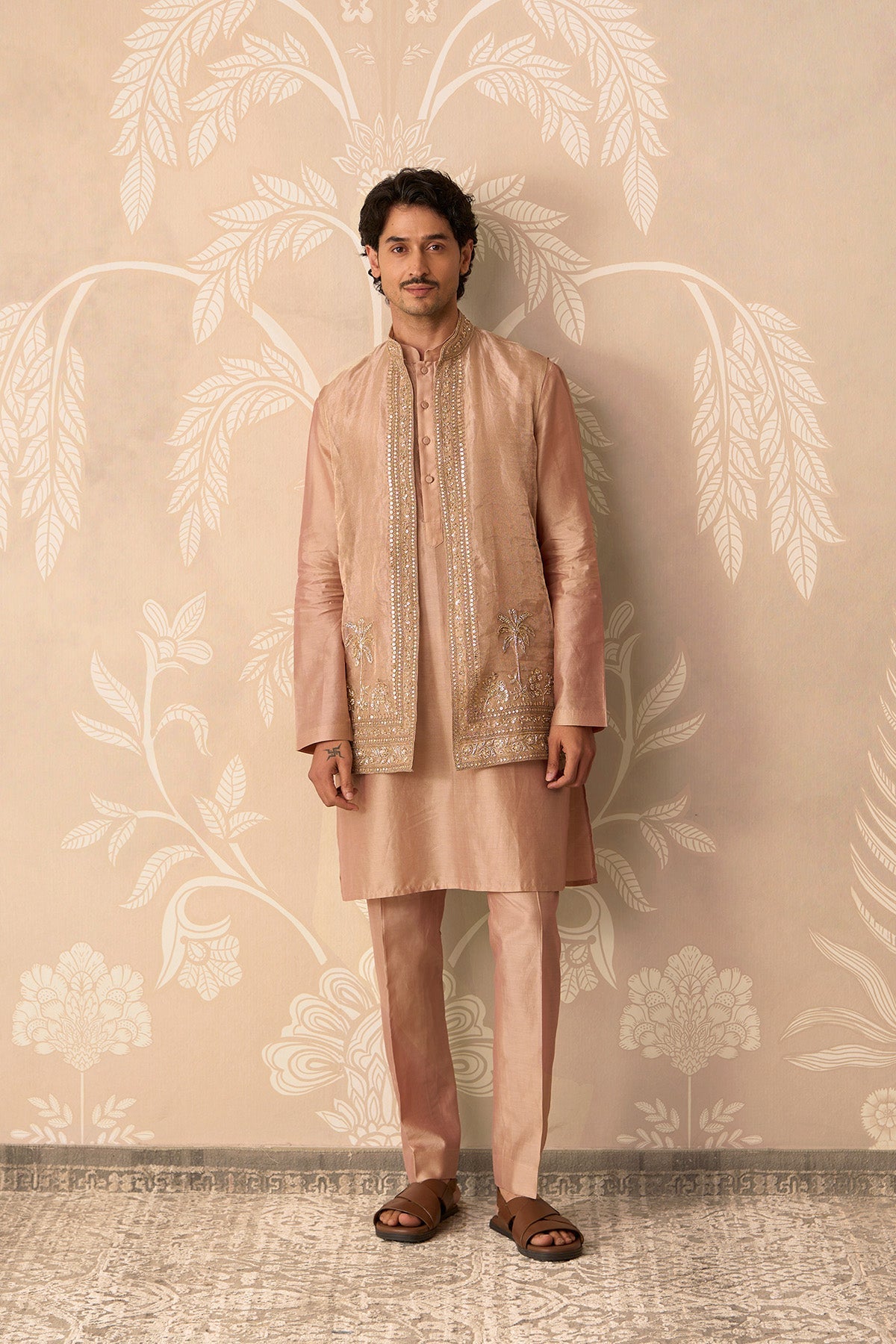 Zaroon
Kurta Bandi Set
