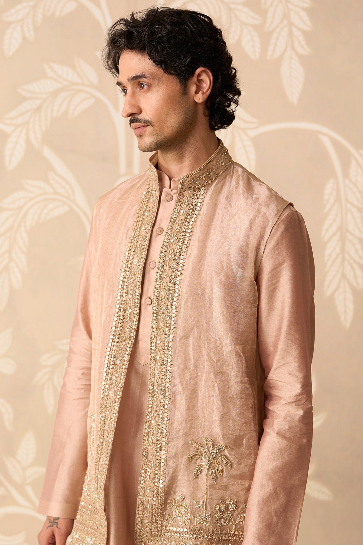 Zaroon
Kurta Bandi Set