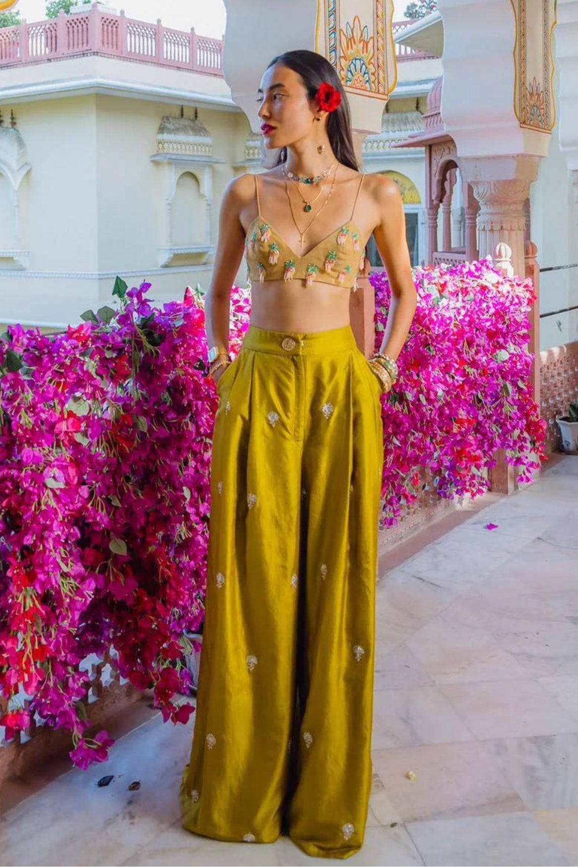 INDIAN PHOOL, DANCING PINEAPPLES