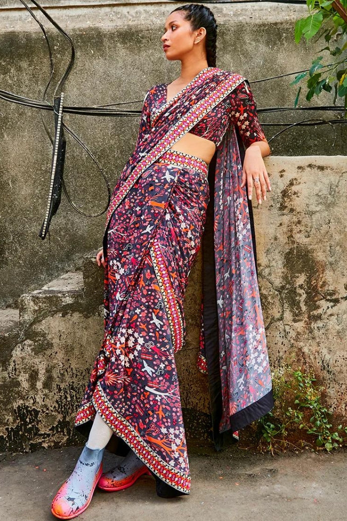 CONCRETE JUNGLE PRINT CASCASE SAREE TEAMED WITH KOLI BLOUSE