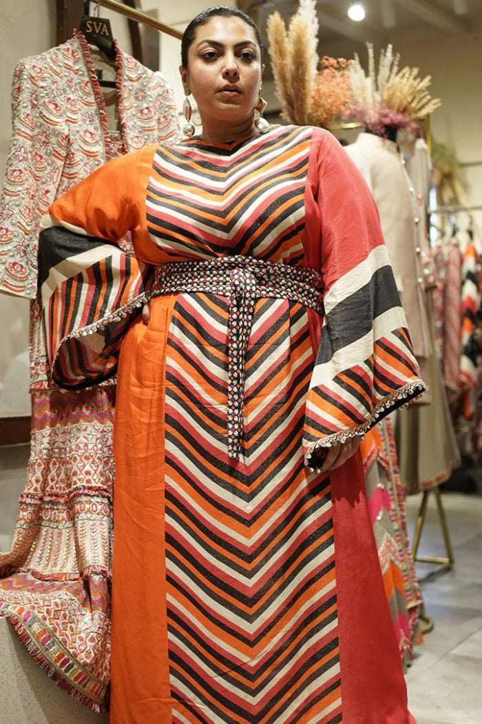 COLOR BLOCK GRAPHIC PRINTCOLUMN DRESS WITH FLARED SLEEVES TEAMED WITH AN EMBELLISHED OBI BELT 16