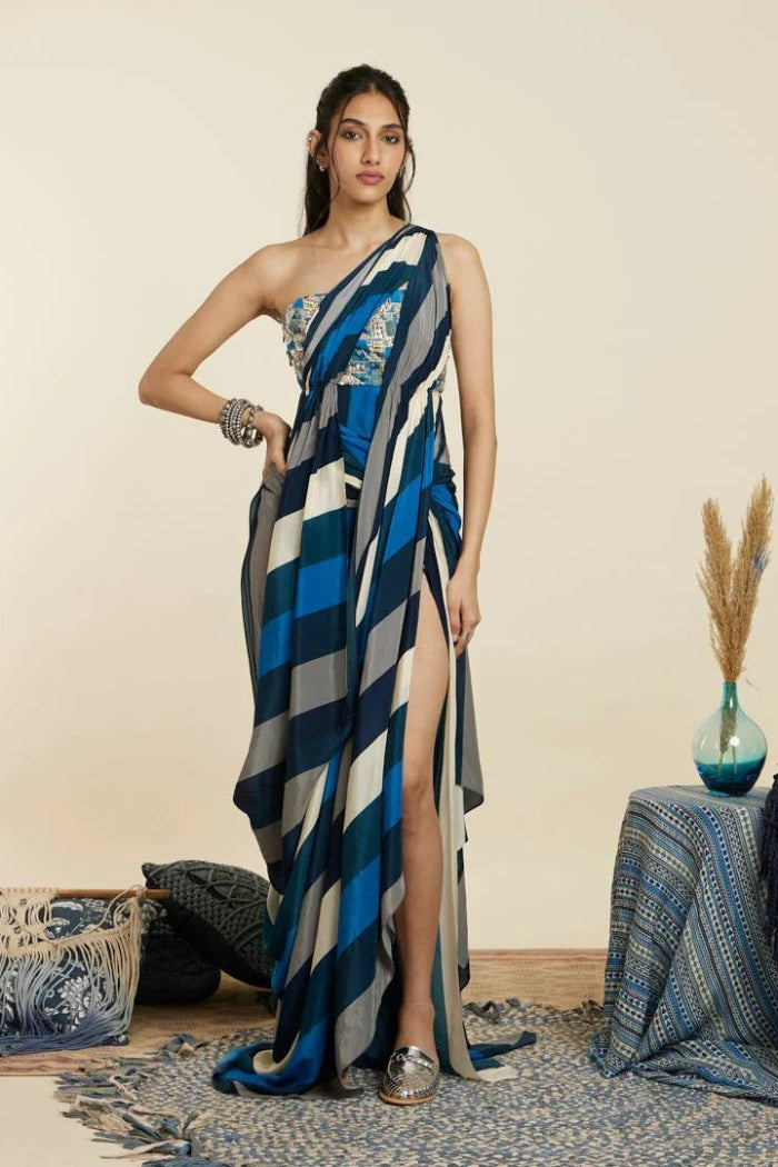 blue saree dress design PattuSaree #pinterest saree #dailywearsaree #netsaree #transparent saree blouse#Saree Draping #SareeStyle #Saree Blouse