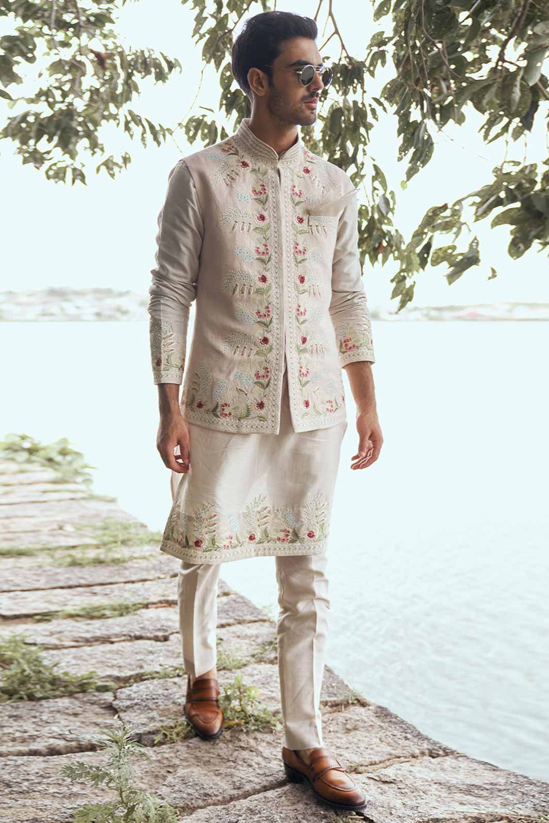 IVORY THREAD WORK BANDI SET