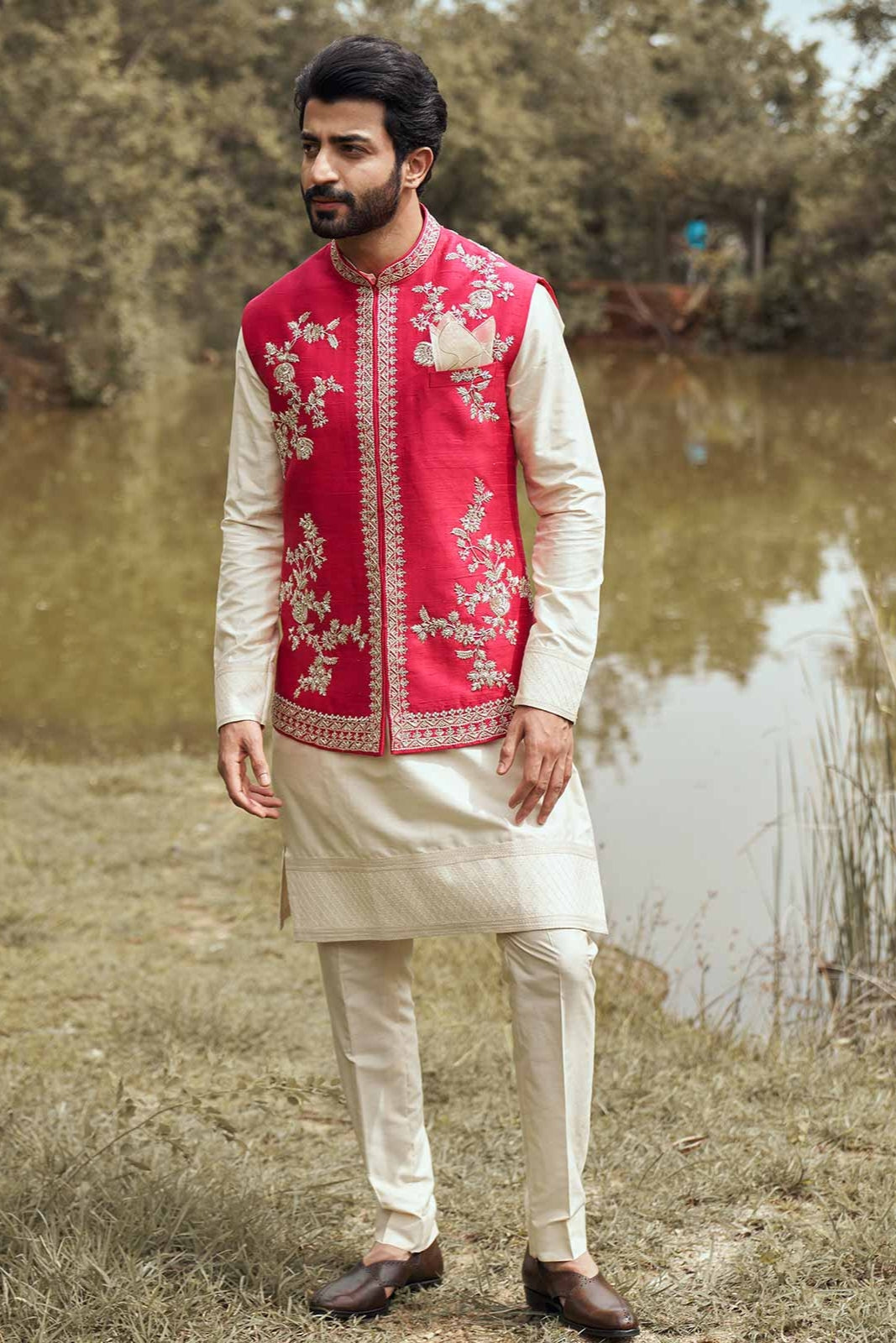 RED PLACEMENT ZARDOZI BANDI