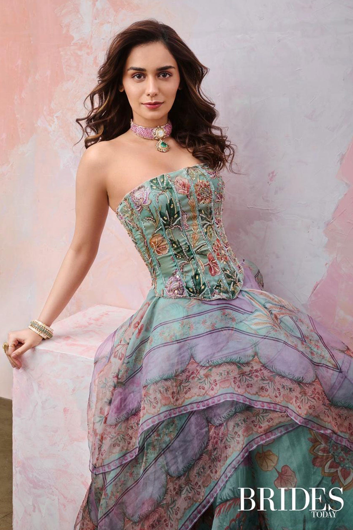 Manushi Chhillar in Shakira