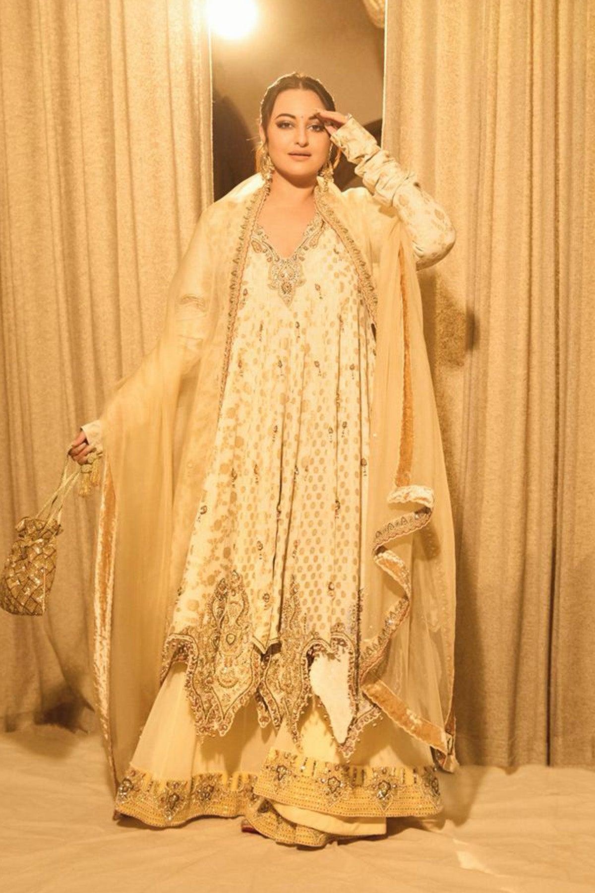 Sonakshi Sinha in Noor-e-zari Anarkali Set