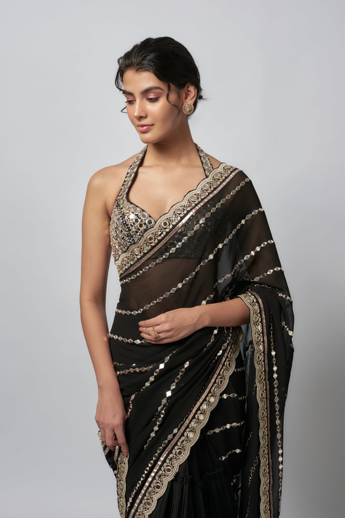 Diana Penty in Aradhana saree