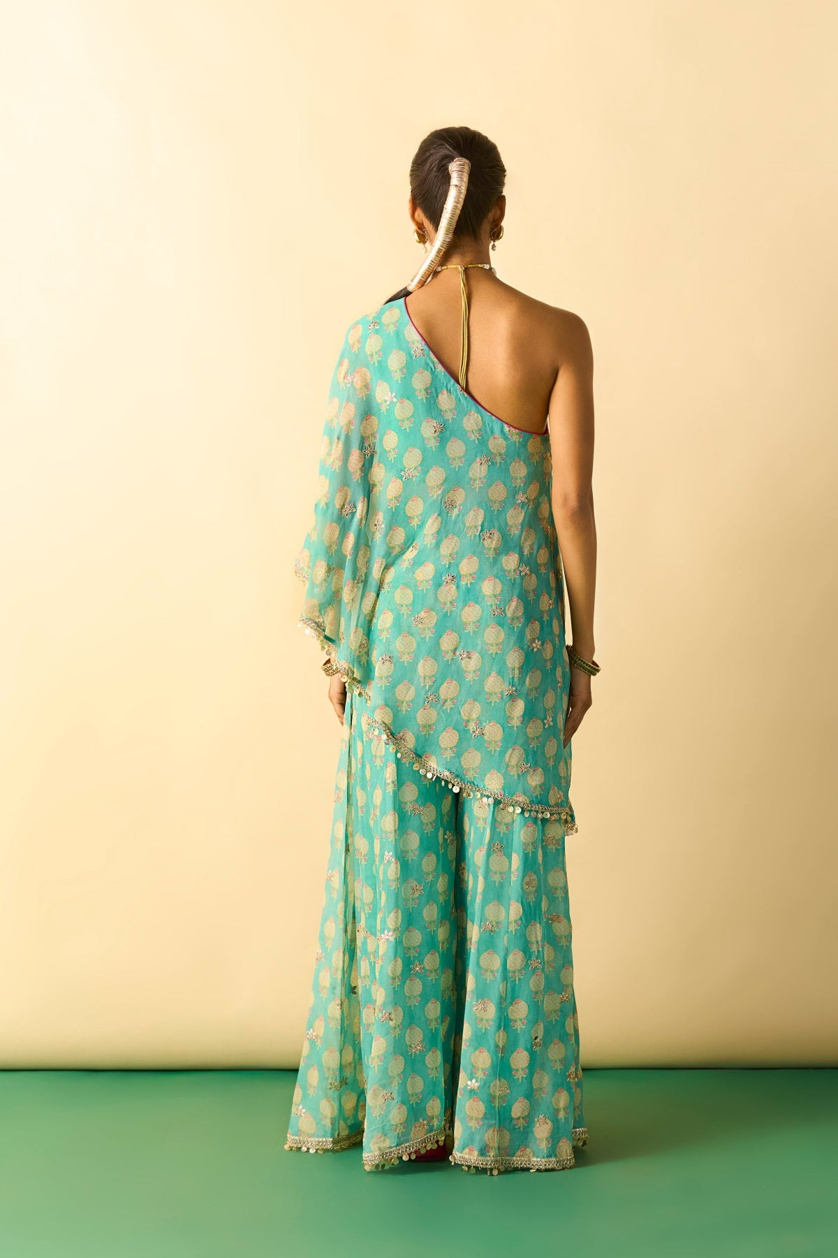 chhavi one shoulder set