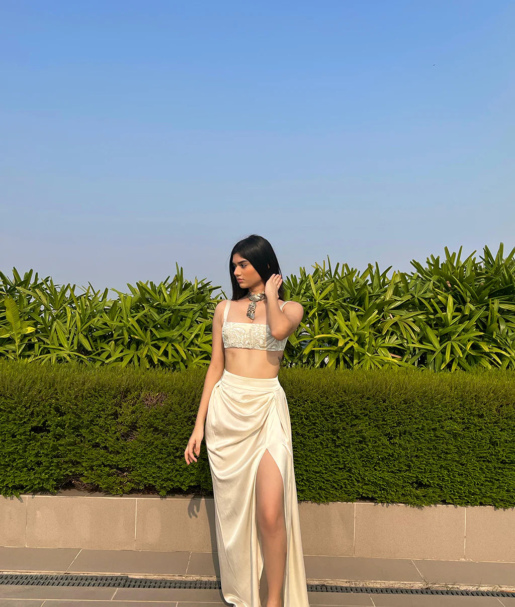 SILK, PALM, PINEAPPLE